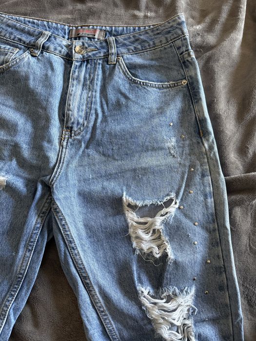 Рваные джинсы женские