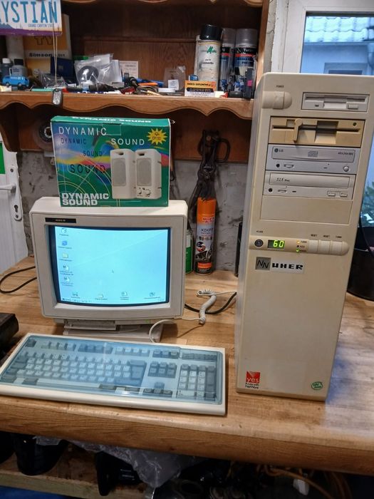 Stary komputer PC UHER