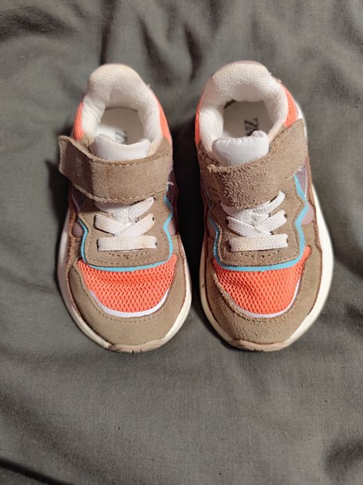 Продам кроссовки Zara