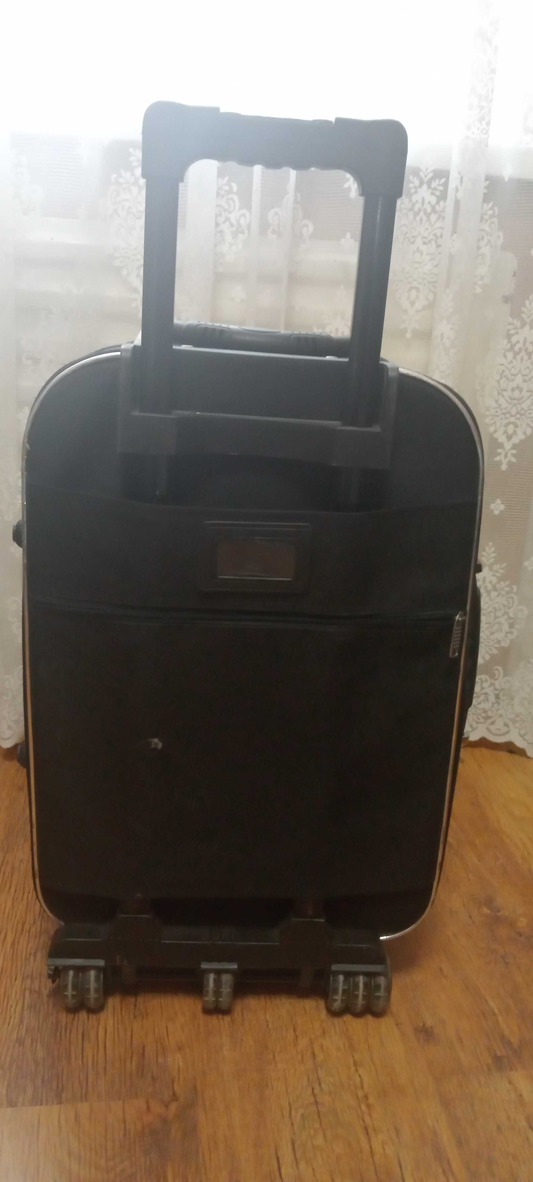 Продам чемодан тканевый