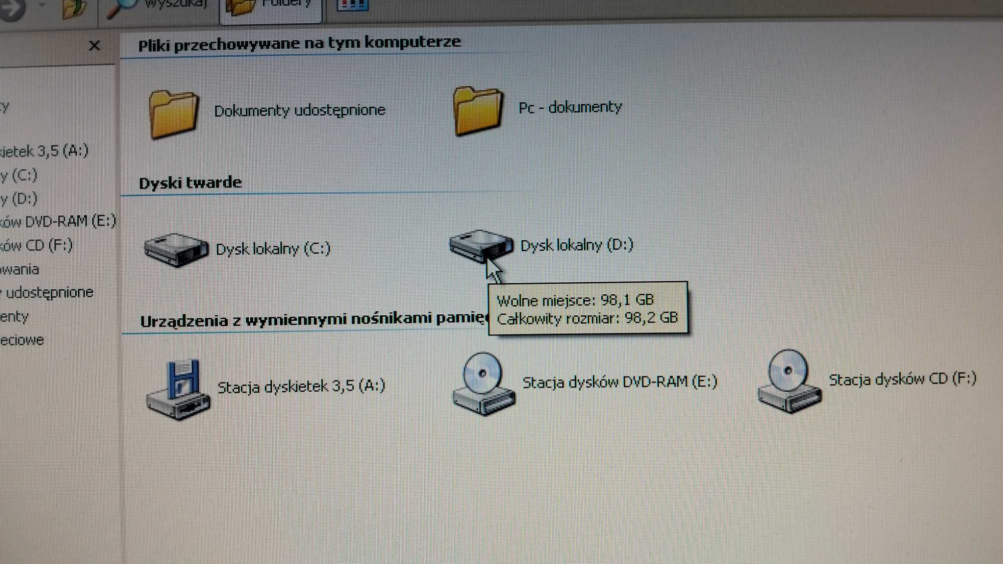 Komputer stacjonarny z monitorem, klawiatura, mysz komplet.