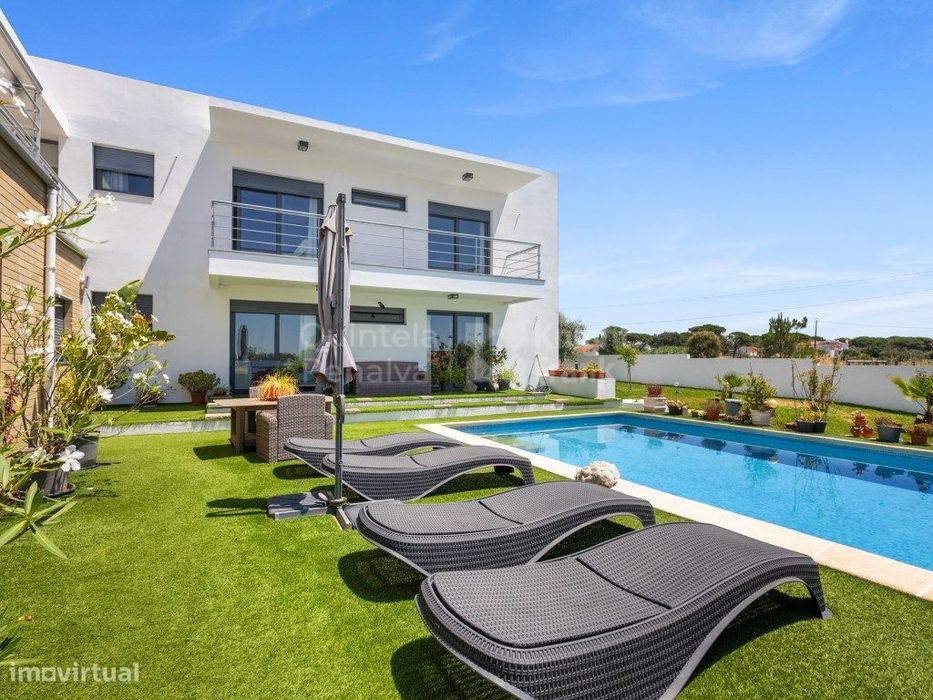 Moradia T3+1 com Piscina, Garagem e Terreno, Quinta da Oriola
