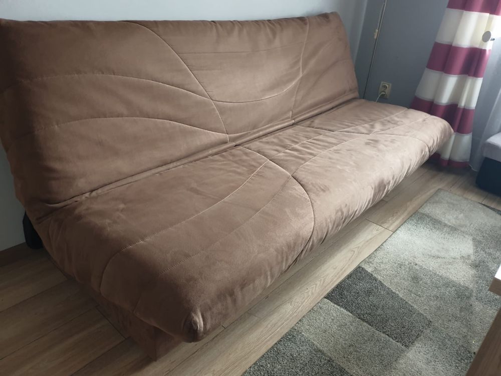 Rozkładana sofa z materacami