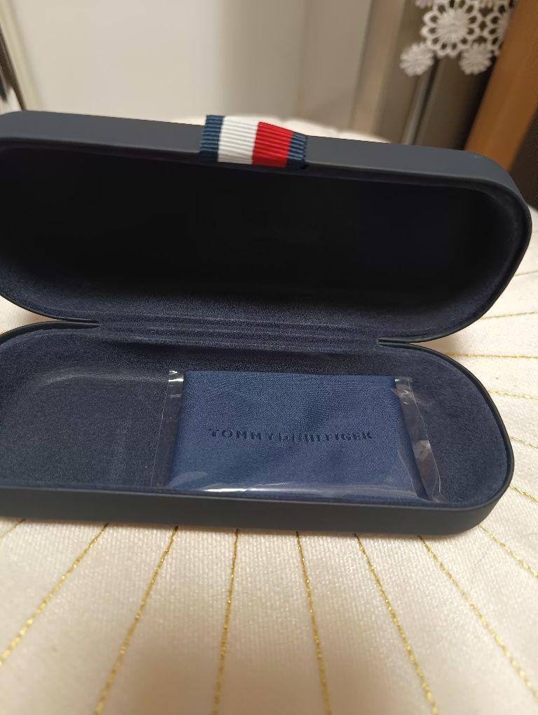 Etui na okulary Tommy Hilfiger