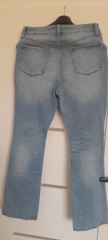 Jeansy bootcut jasnoniebieskie Lauren Conrad