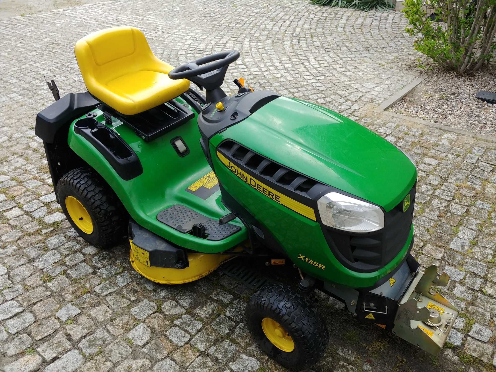 John Deere X135R traktorek kosiarka pług szczotka rotacyjna zestaw
