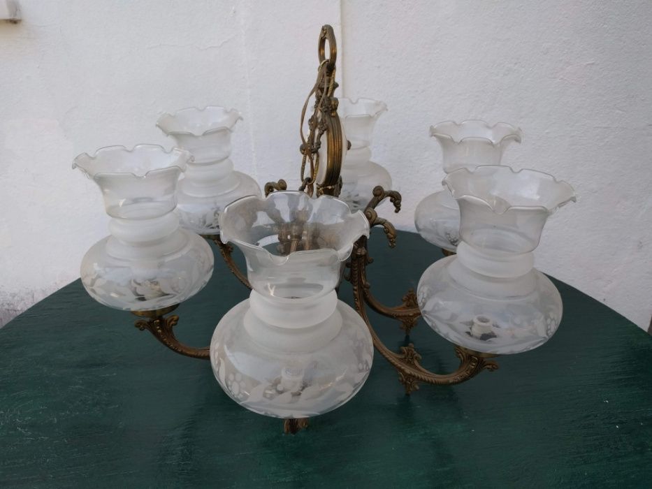 Candeeiro de tecto de 6 lâmpadas - Metal e loiça.