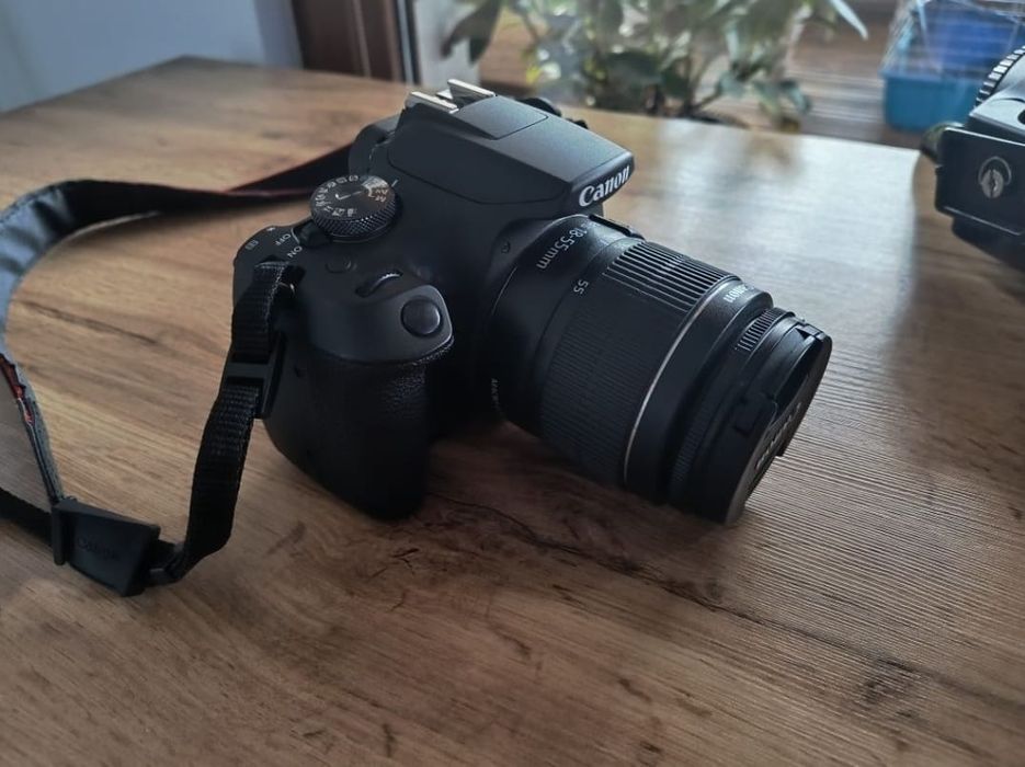 Canon 2000D + Canon 18-55mm