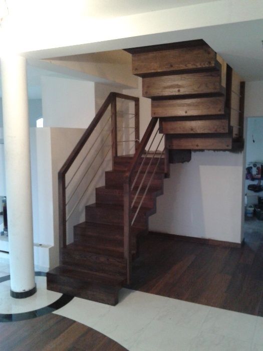 Schody dywanowe ,samonośne z drewena