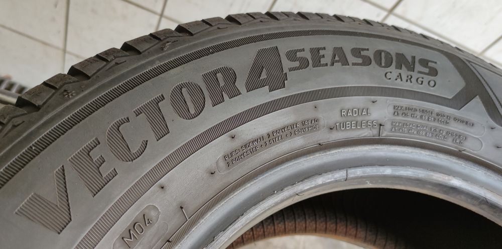 1x 215/65R16C Goodyear Vector4Seasons Cargo 5,53mm 2021r 109/107T
