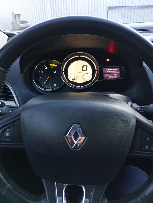 Продам Меган 2013