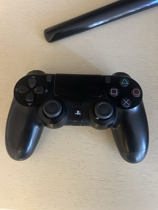Продам Ps4 slim/1 TB/ 2 геймпади