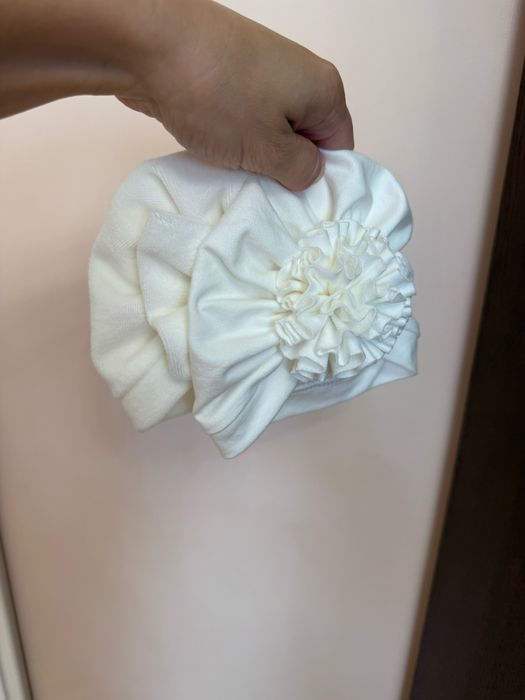 Шапочки для новонароджених дві купуєте третя в подарунок