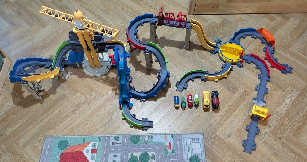 Zestawy Stacyjkowo + 6 ciuchci