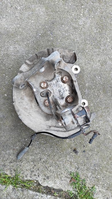 Zwrotnica BMW E90 3.0d piasta LP