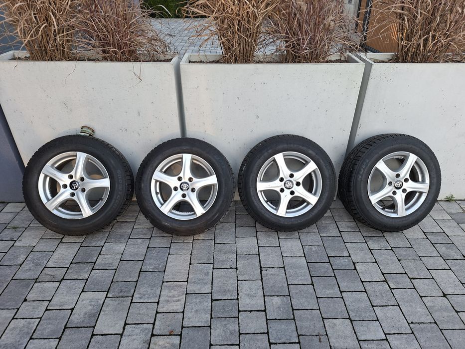 Koła Toyota 5x114,3 z oponami zimowymi 195- 65 - 15