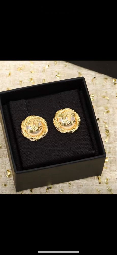 Сережки пусети chanel