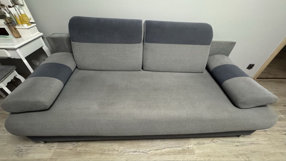 Sofa rozkladana z pojemnikiem na posciel
