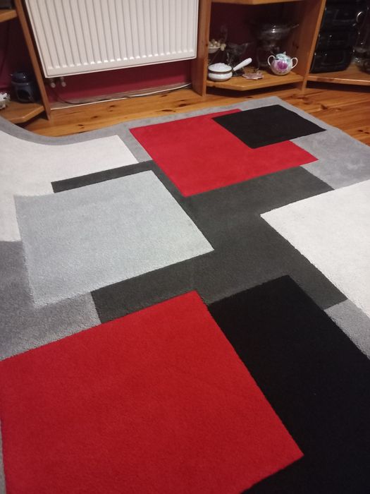 Dwa dywany w różnych rozmiarach