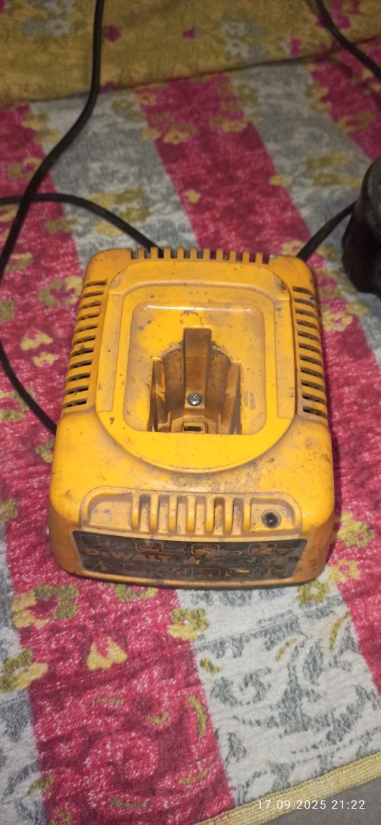 DeWalt DE9116 зарядка + аккумулятор 18V (рабочее, торг)