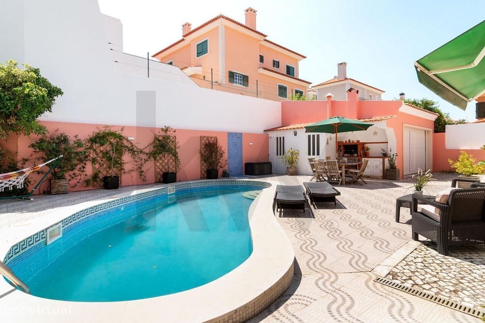Moradia com Piscina em Caxias – Viva com Espaço, Luz e Privacidade