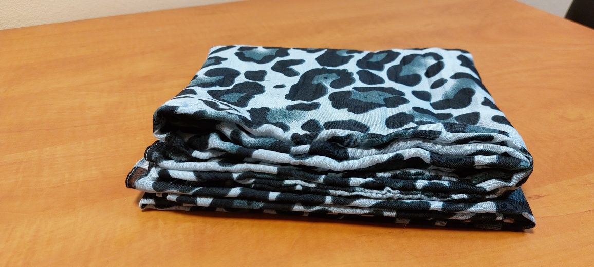 Szal komin chusta leopard zwierzęcy wzór  90 cm x 94cm