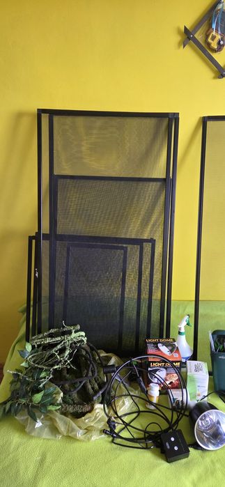 Terrarium  z akcesoriami,wodospadem,lampami itp