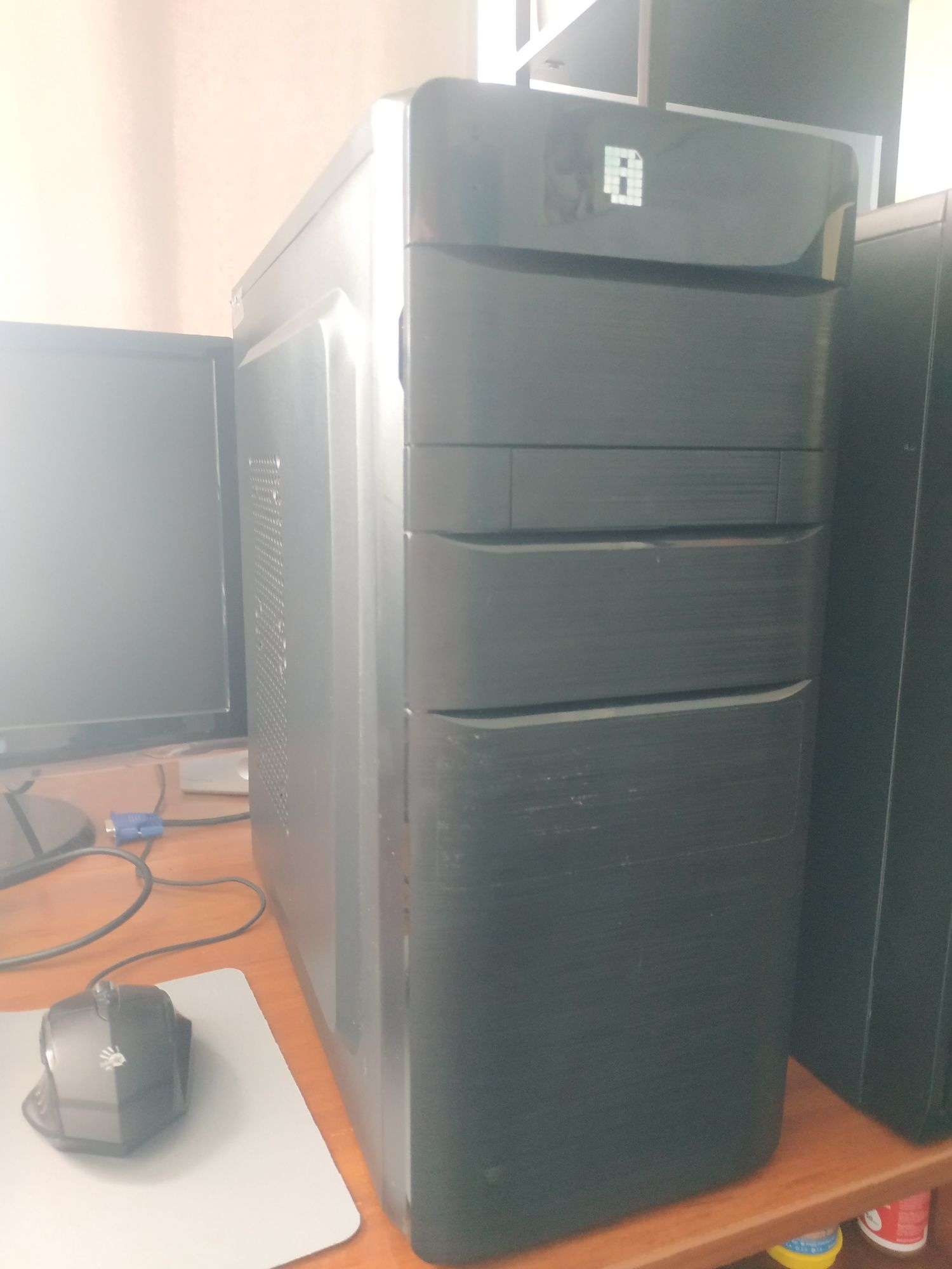 Системный блок Core i3 7100/12GBDDR4/SSD256GB/HDD1TB/Radeon R7 350X 4G