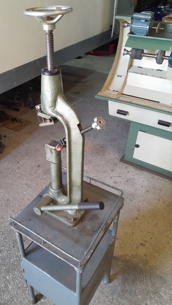 Vendo Máquina de sapateiro de polir e lixar +Máquina de cozer + molde