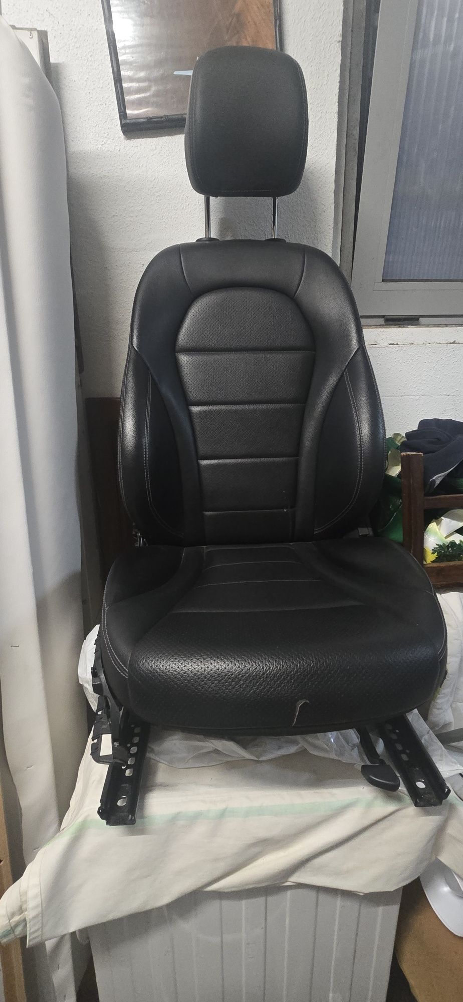 Vendo dois bancos em pele  do mercedes w205