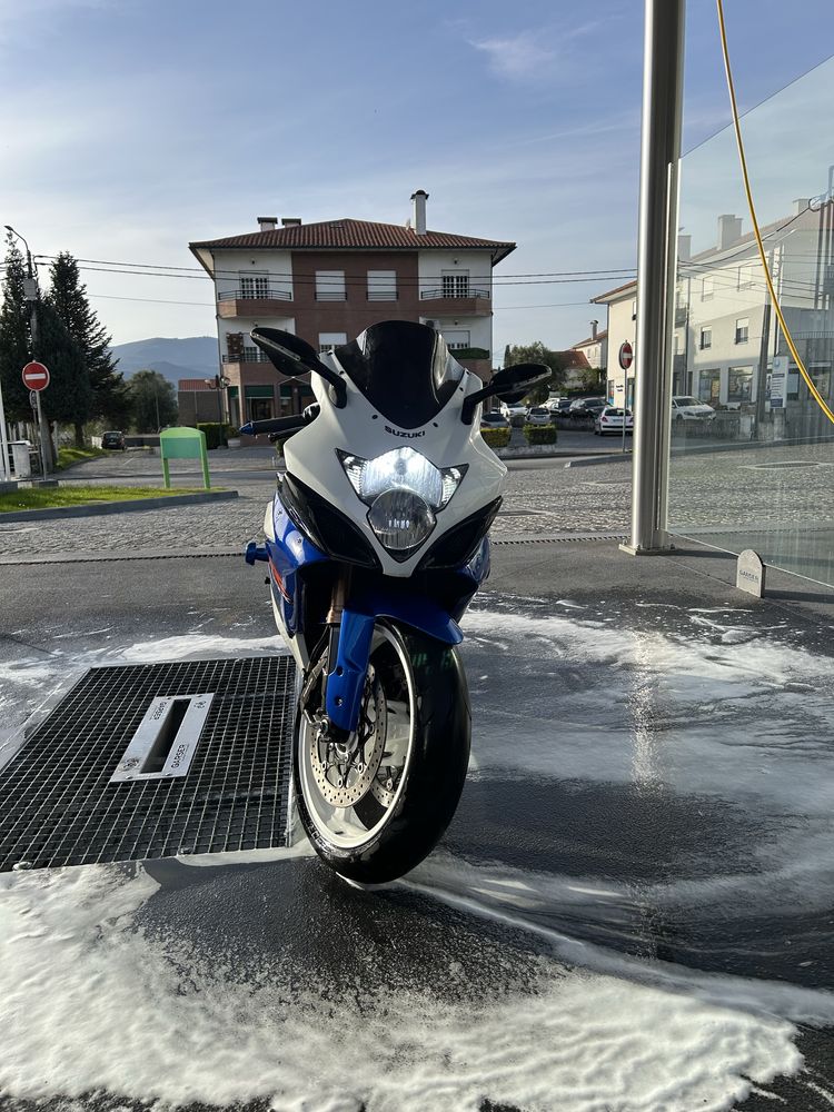 Suzuki GSX-R 1000cc com algusn extras.  (Aceito trocas)