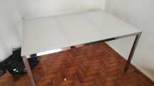 Mesa de vidro de jantar