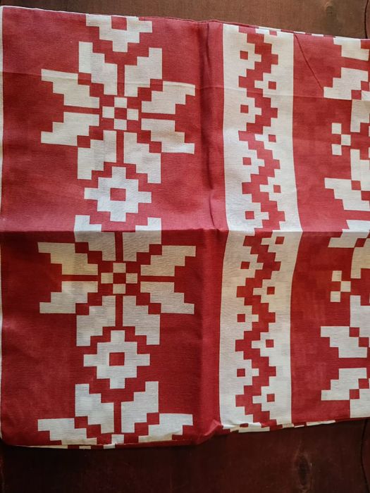 Poszewka na poduszkę nowa bordowa z białym motywem 40x40