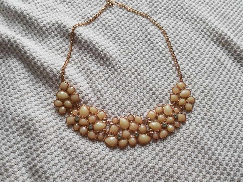 Naszyjnik kolia złoto beż biżuteria sztuczna