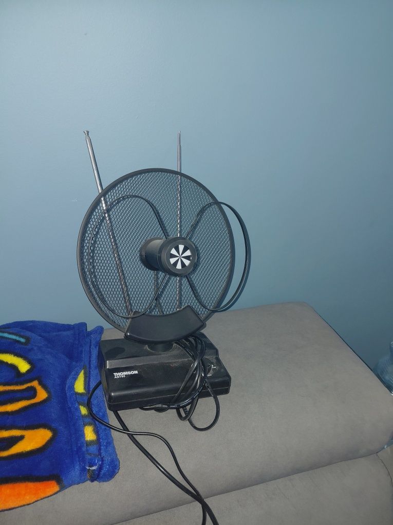Sprzedam telewizor thomson 32"
