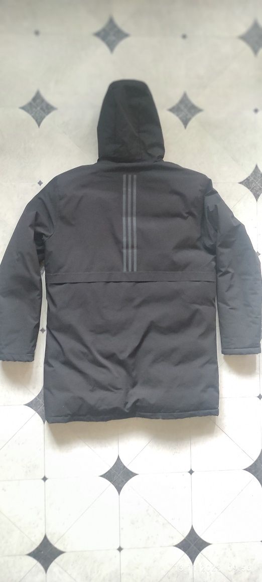Продам зимню  парку пуховік adidas original