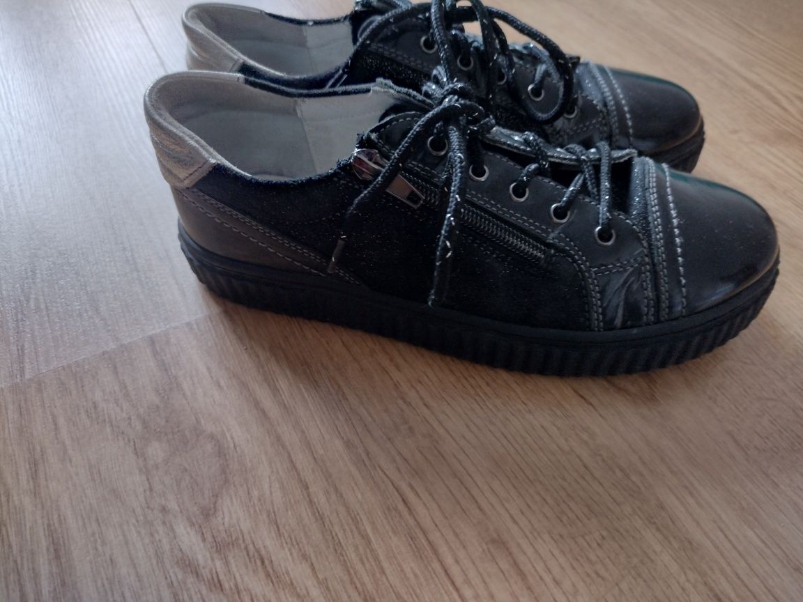 Buty dla dziewczyny rozmiar 34 firma Lasocki
