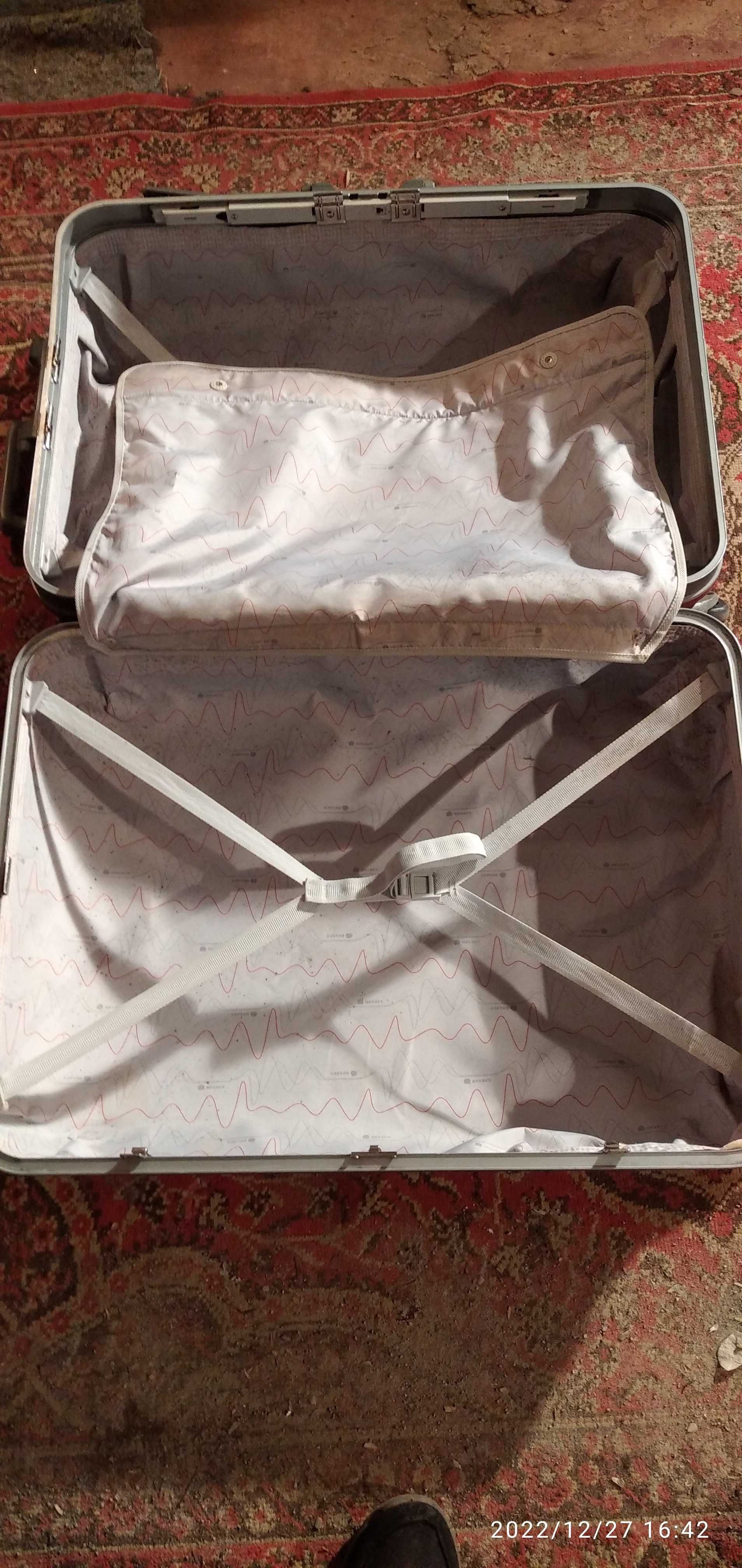 чемодан кивларовый для вещей