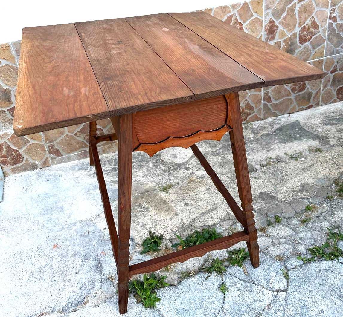 Mesa rustica antiga, com abas rebativeis