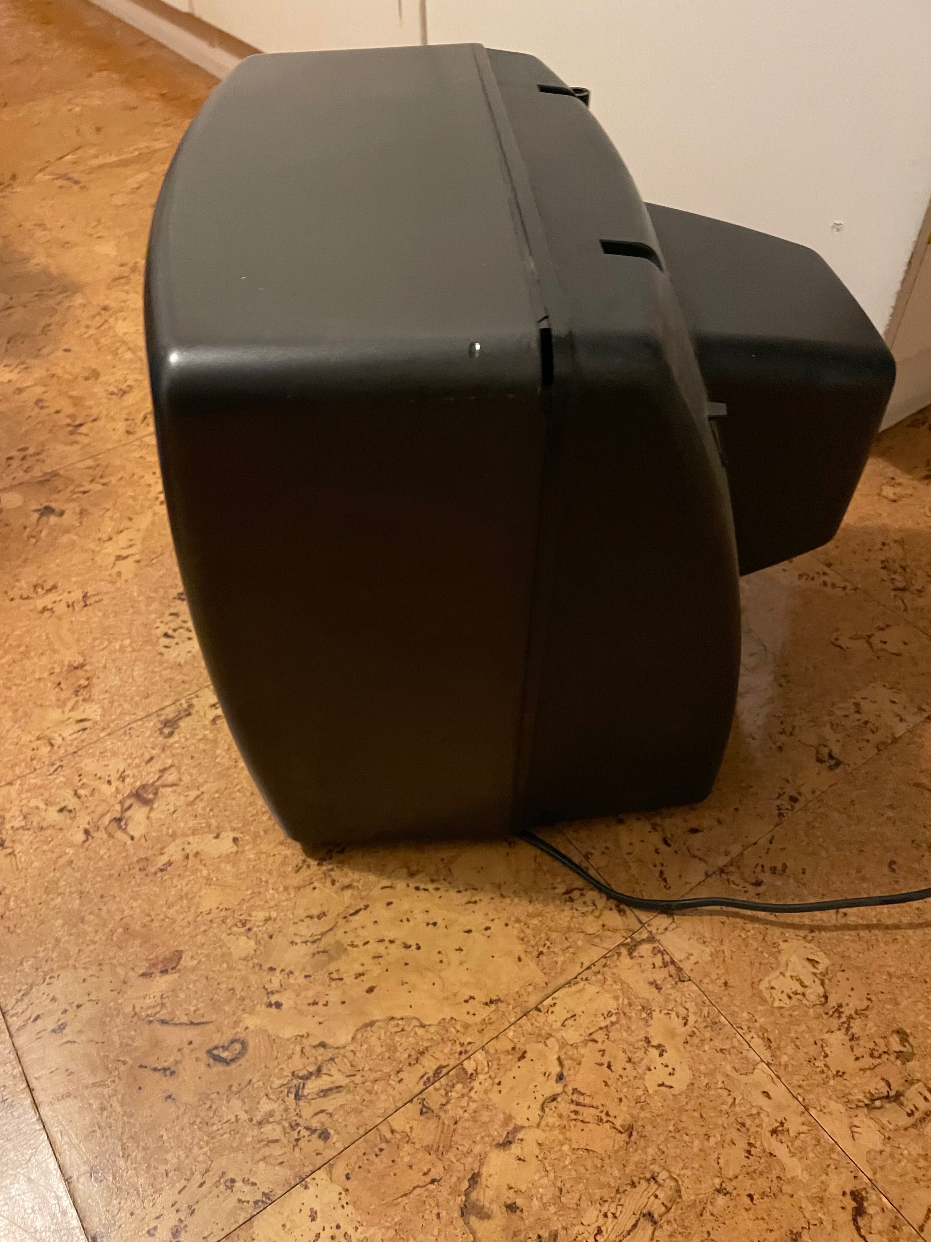 TV Televisão TV Sanyo 30 a 35 cm a funcionar