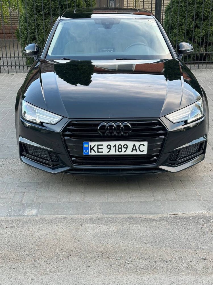 Audi a4b9 2018 года
