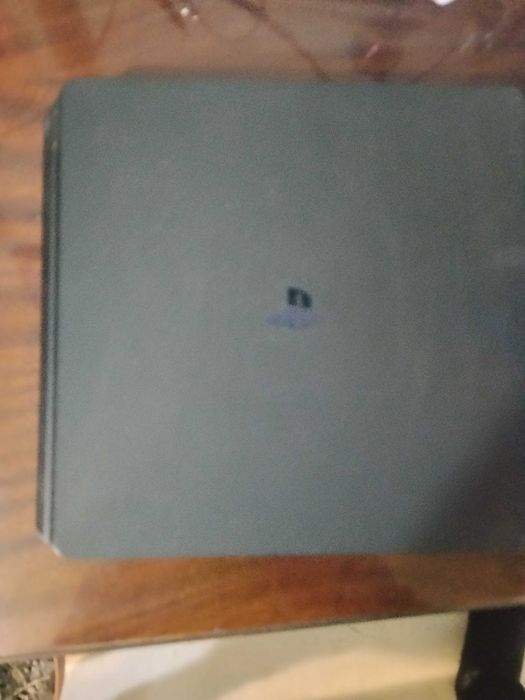 Продам Playstation 4 Slim 3 ревізія на 1 тб + 4 гри в подарунок