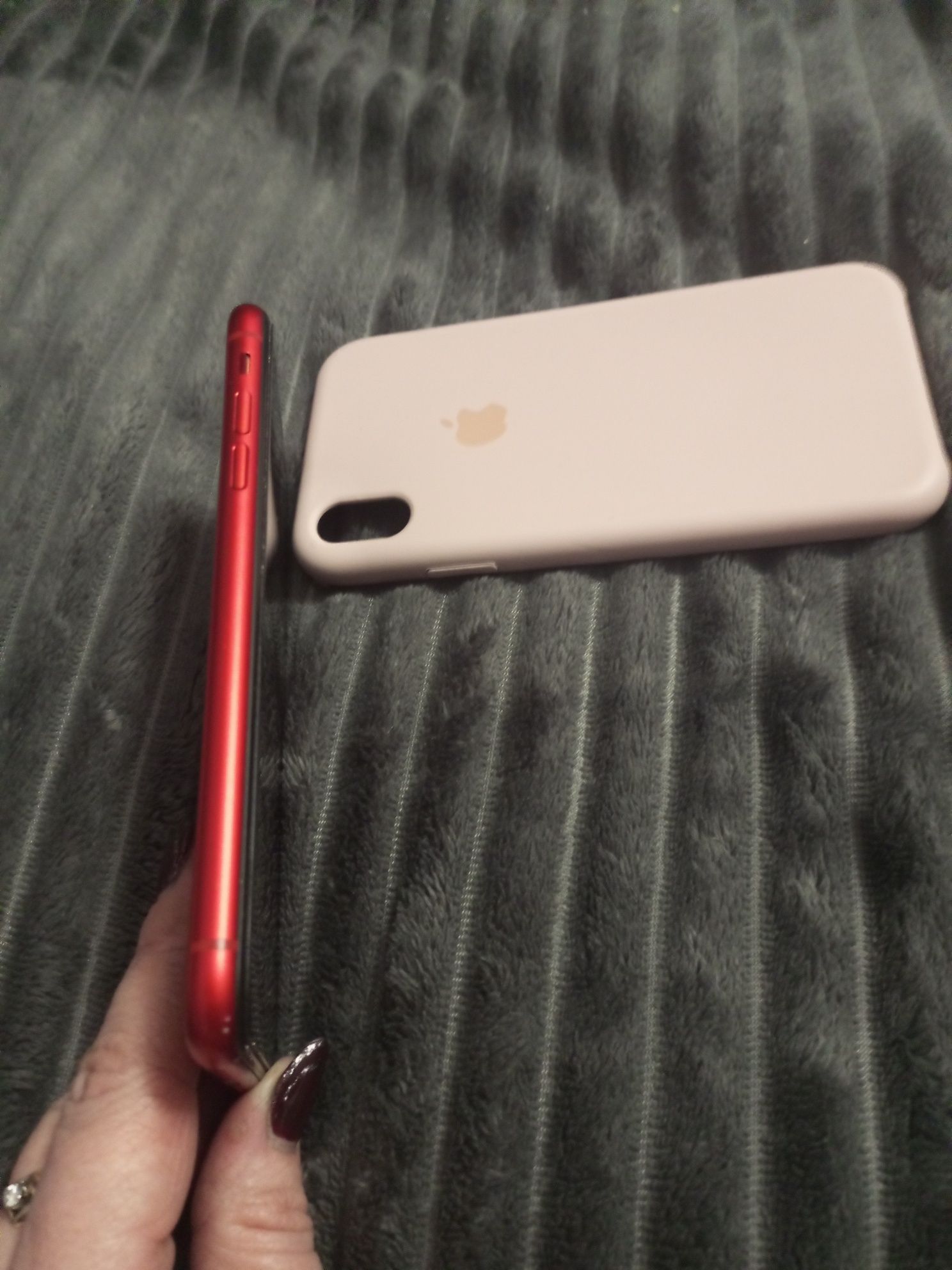 iPhone XR red 64 gb