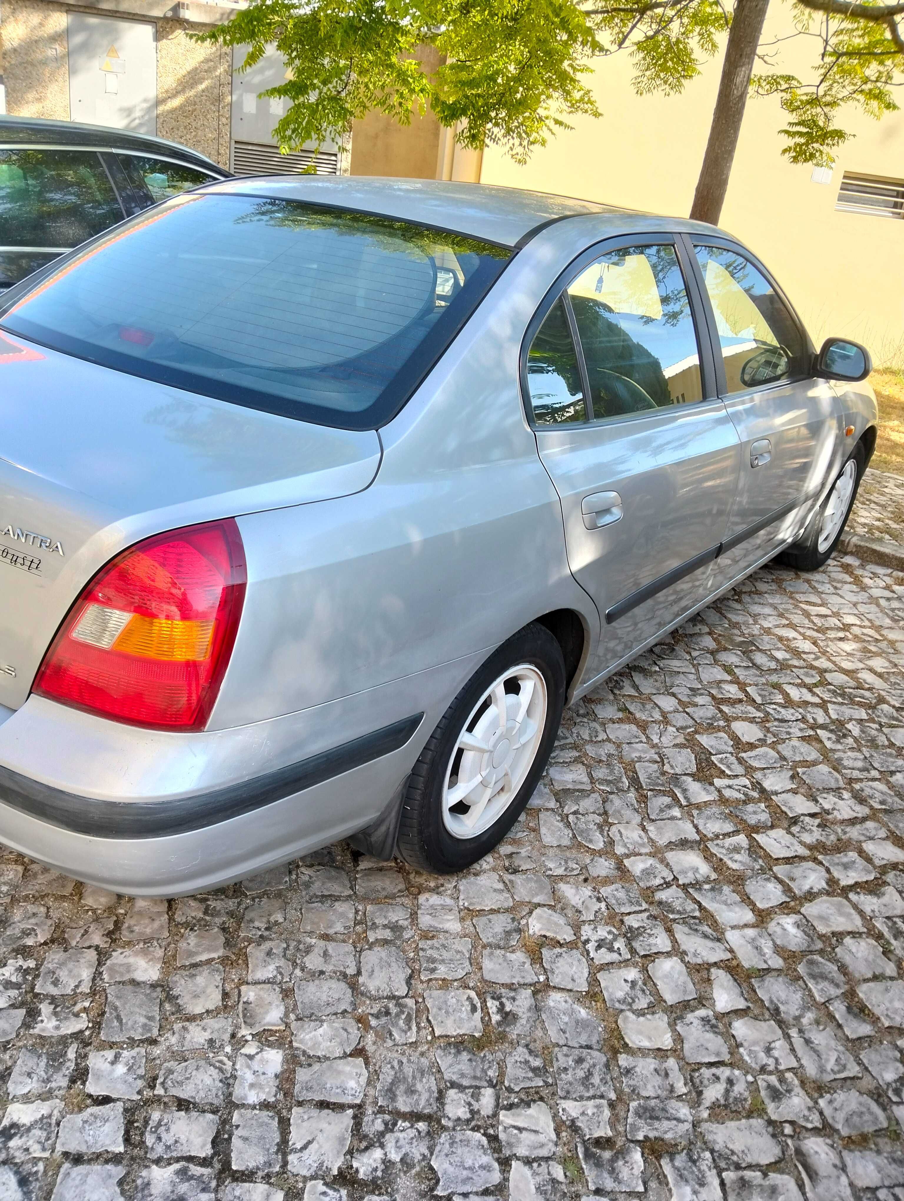 Vendo Hyundai Elantra 1.6 gasolina
