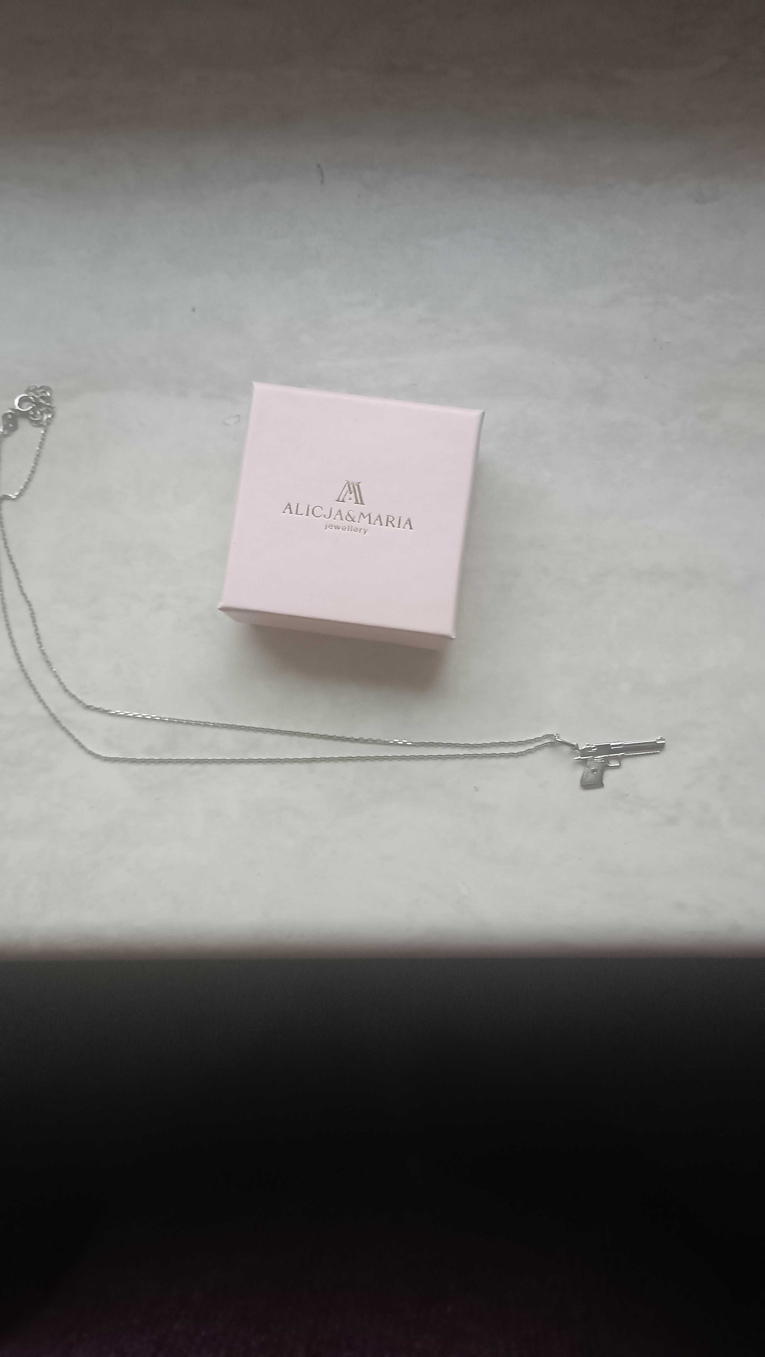 Nowy  srebrny naszyjnik pistolet rewolwer Alicja&Maria Jewellery