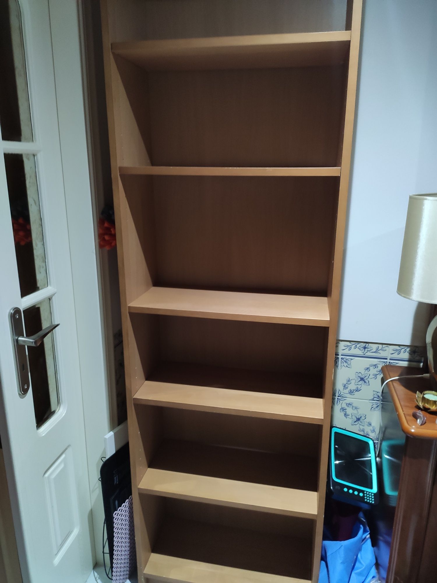 Estante robusta não é IKEA