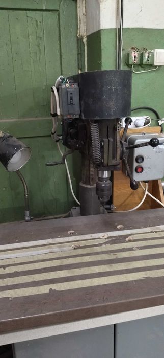 Настільний вертикально-сверлильний верстат