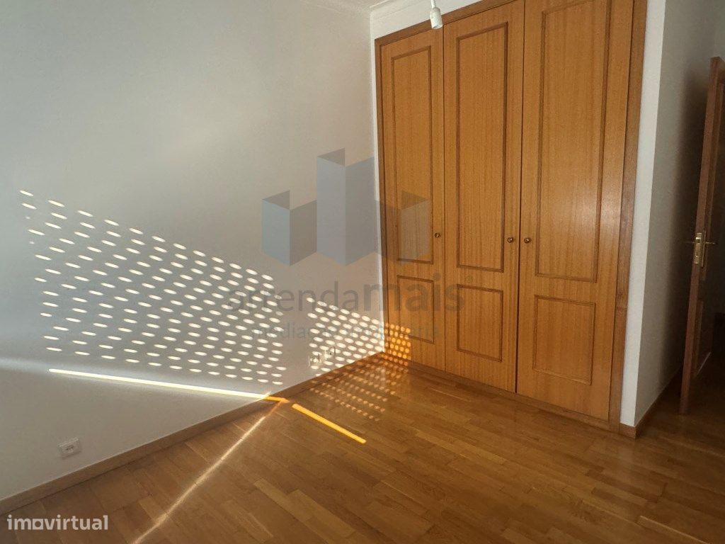 Coimbra, Santa Clara, arrenda-se T1 com garagem