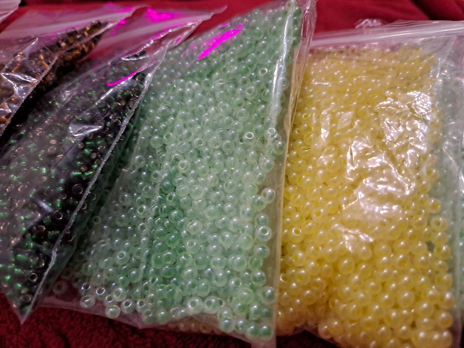 Продам  бисер.                  Т