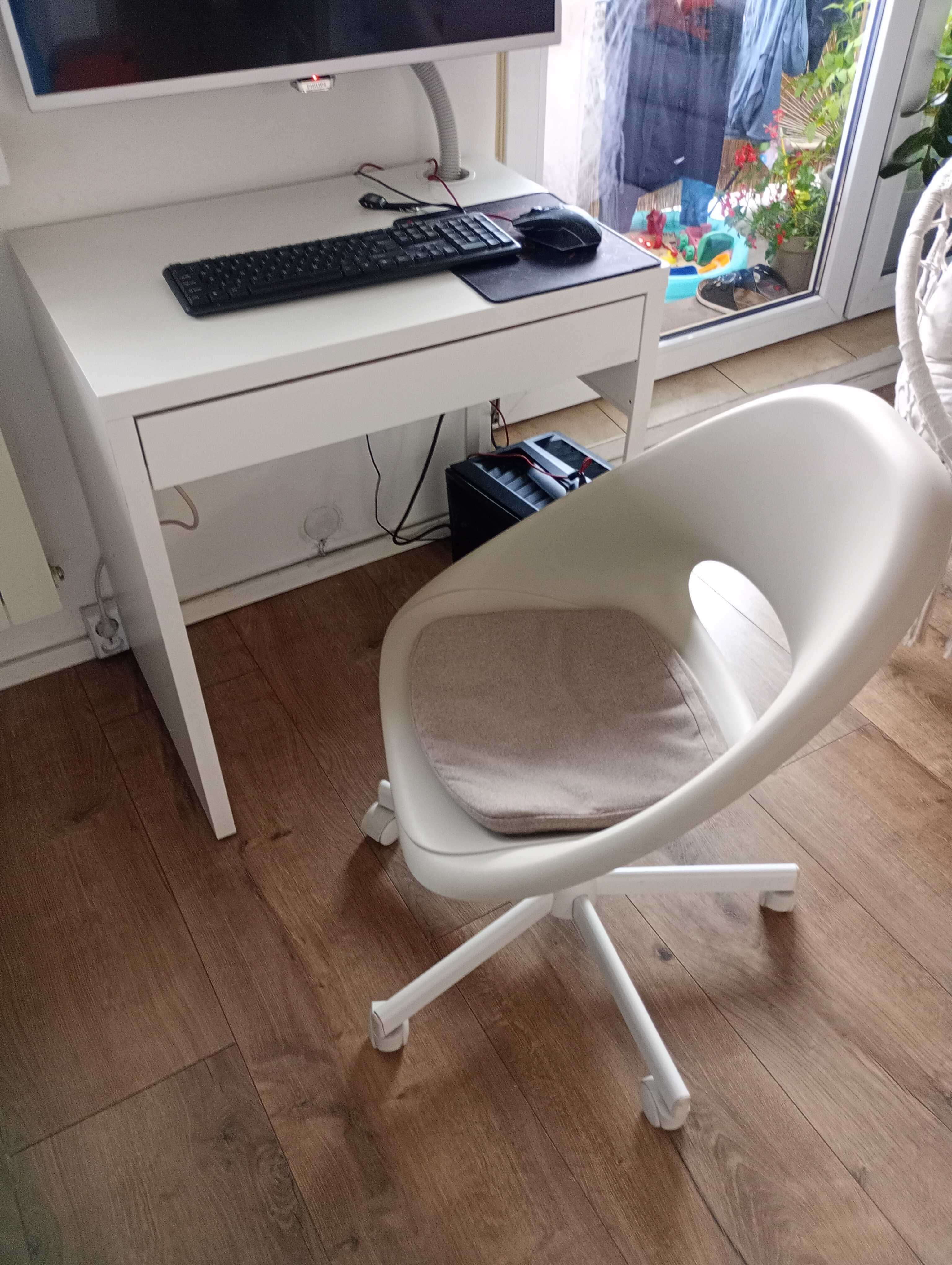 Krzesło z biurkiem IKEA